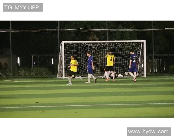 各大足球明星精彩射门瞬间回顾与技术解析